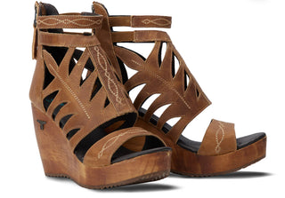 Becca Wedge- Desert Clay