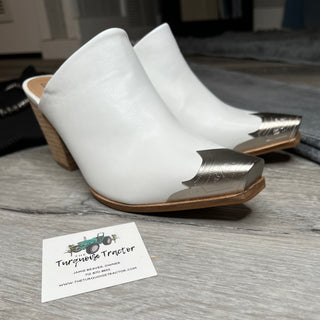 Dakota Mule